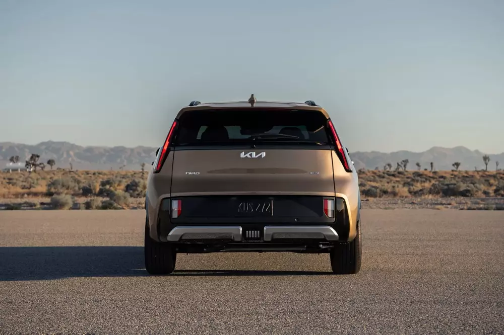 Khu vực phía sau của Kia Niro 2027 cũng đã được làm mới Khu vực phía sau của Kia Niro 2027 cũng đã được làm mới