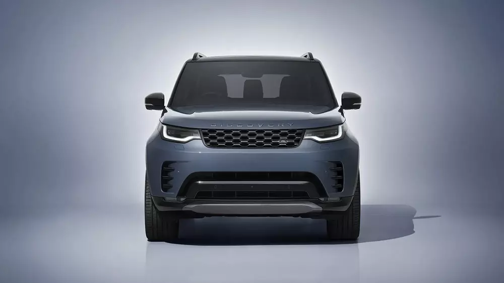 Land Rover Discovery Landmark 2027 được sơn màu xanh dương Tasman Blue mới Land Rover Discovery Landmark 2027 được sơn màu xanh dương Tasman Blue mới