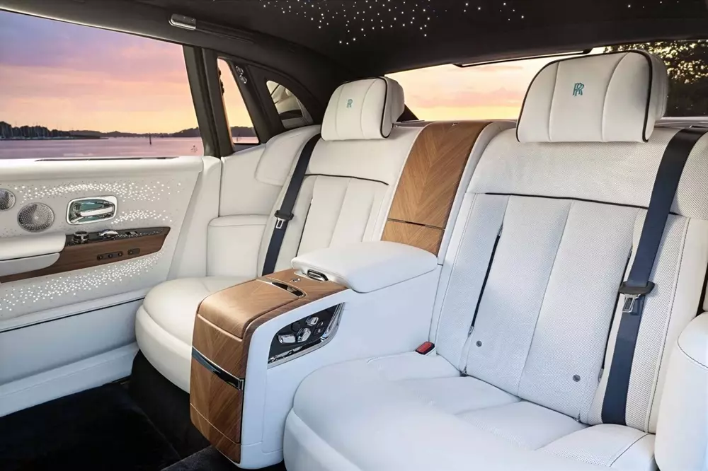 Hàng ghế sau của Rolls-Royce Phantom Regatta Hàng ghế sau của Rolls-Royce Phantom Regatta