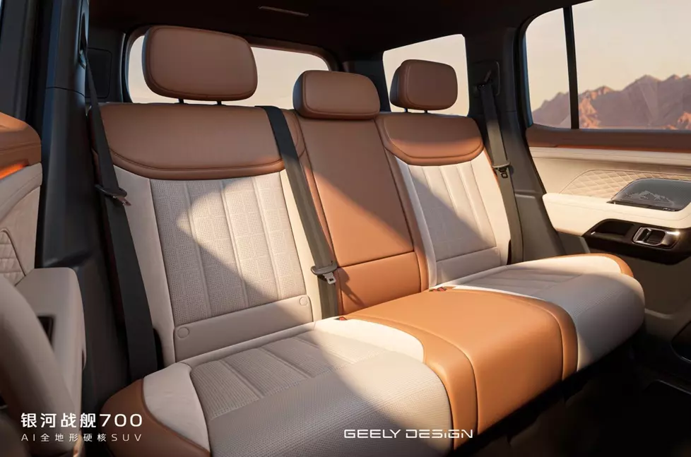 Hàng ghế sau của Geely Galaxy Cruiser 700 rất rộng rãi nhờ kích thước lớn Hàng ghế sau của Geely Galaxy Cruiser 700 rất rộng rãi nhờ kích thước lớn