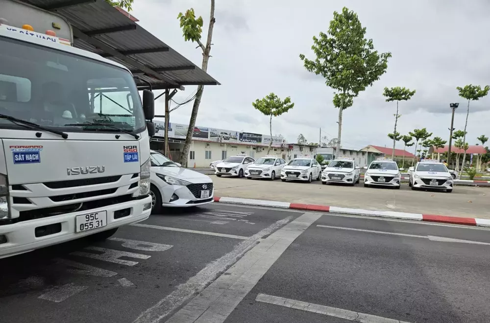 Lộ trình thay đổi sát hạch lái xe đến năm 2028: Thêm câu hỏi, tăng kỹ năng thực hành và xác thực điện tử Lộ trình thay đổi sát hạch lái xe đến năm 2028: Thêm câu hỏi, tăng kỹ năng thực hành và xác thực điện tử