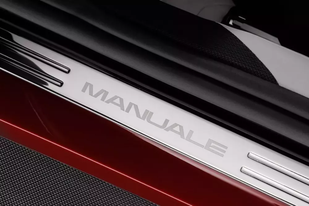 Ốp bệ cửa của Ferrari 12Cilindri Manuale 