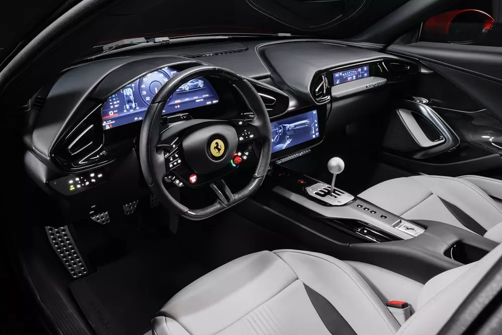 Khoang lái của Ferrari 12Cilindri Manuale
