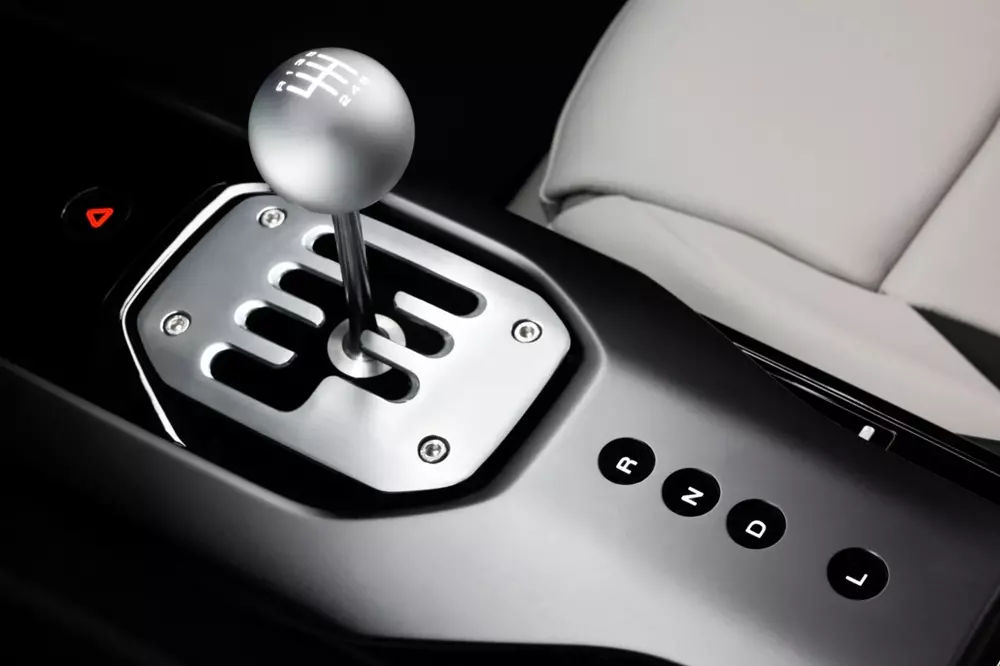 Ferrari 12Cilindri Manuale là xe sử dụng công nghệ giả lập số sàn