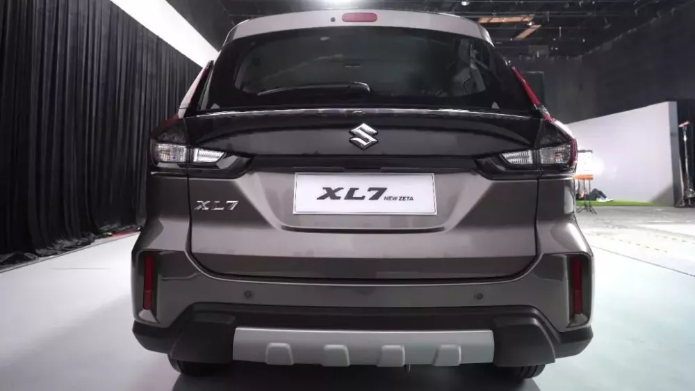 Thiết kế phía sau của Suzuki XL7 2027 bản Zeta Thiết kế phía sau của Suzuki XL7 2027 bản Zeta