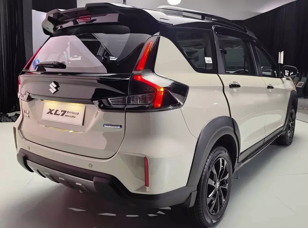 Suzuki XL7 2027 bản Alpha nhìn từ phía sau Suzuki XL7 2027 bản Alpha nhìn từ phía sau