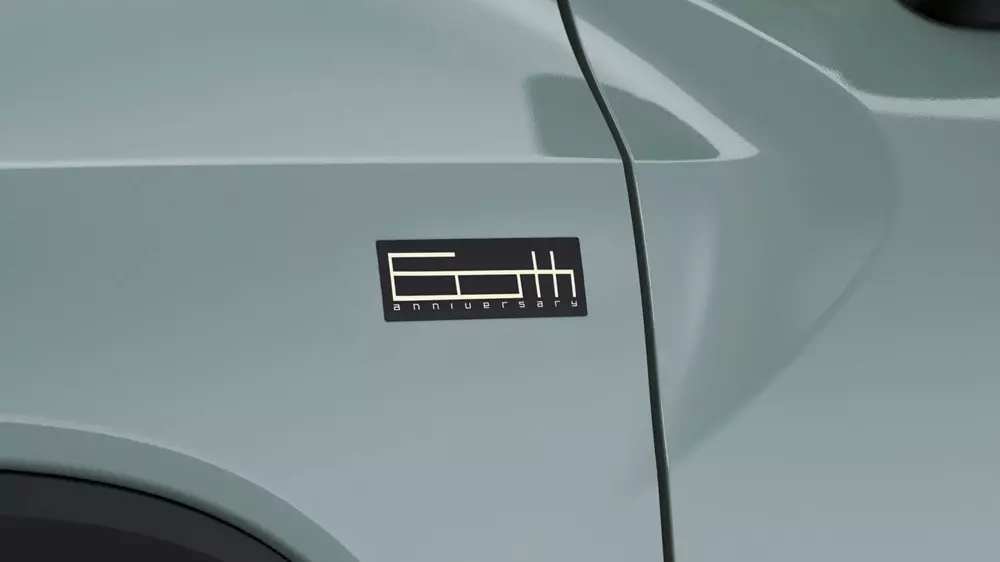 Toyota Corolla Cross Z Adventure sở hữu logo 60th trên chắn bùn