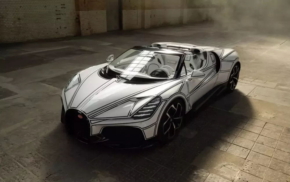 Bugatti W16 Mistral Blanc Éternel sở hữu ngoại thất màu trắng với những đường kẻ đen Bugatti W16 Mistral Blanc Éternel sở hữu ngoại thất màu trắng với những đường kẻ đen