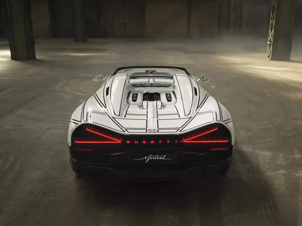 Giá bán và chủ nhân của Bugatti W16 Mistral Blanc Éternel không được hé lộ Giá bán và chủ nhân của Bugatti W16 Mistral Blanc Éternel không được hé lộ