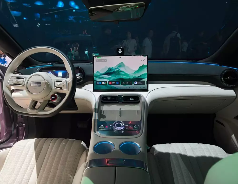 Khoang lái của Geely Galaxy TT