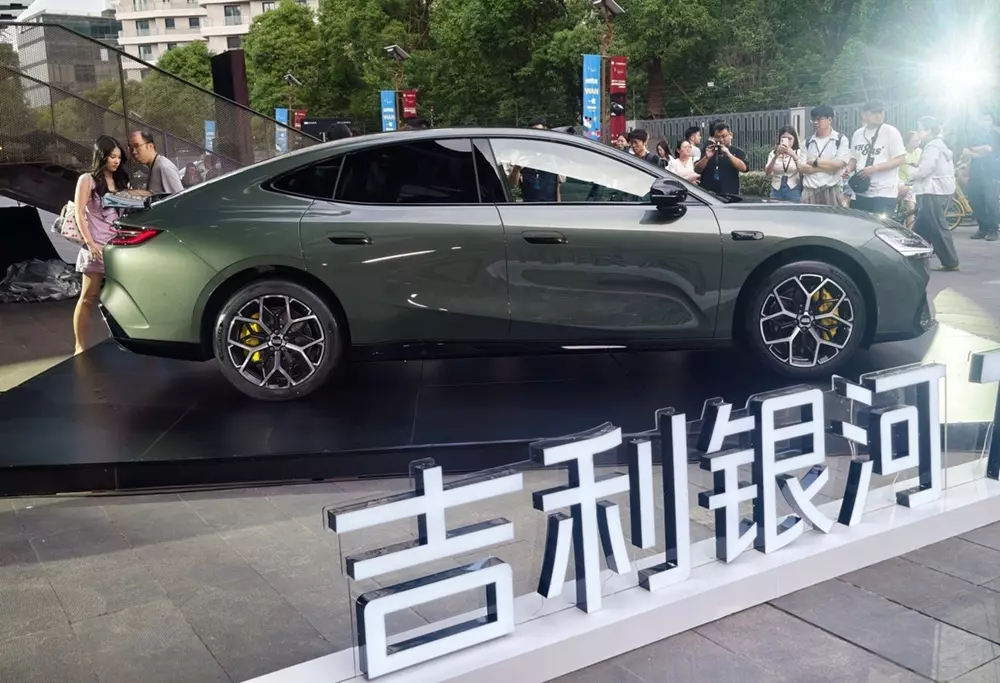 Geely Galaxy TT là sedan hạng trung