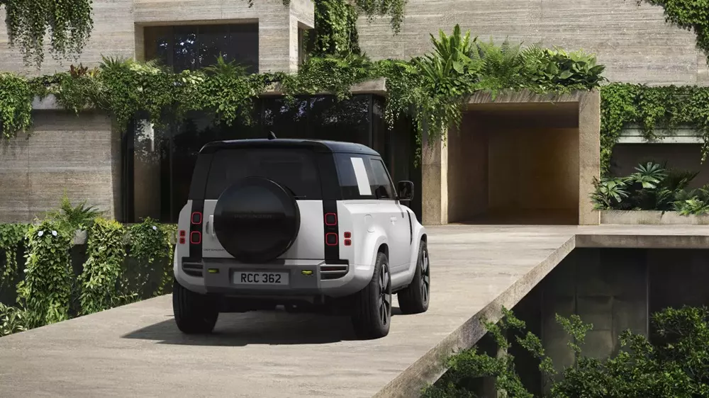 Land Rover Defender 2027 thêm lớp phim bảo vệ có thể tự phục hồi các vết xước nhỏ Land Rover Defender 2027 thêm lớp phim bảo vệ có thể tự phục hồi các vết xước nhỏ
