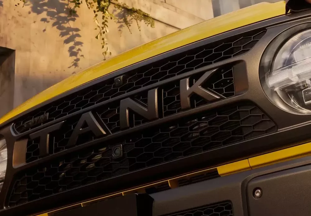 Dòng chữ Tank mới thay cho logo chữ T trên đầu xe của Tank 300