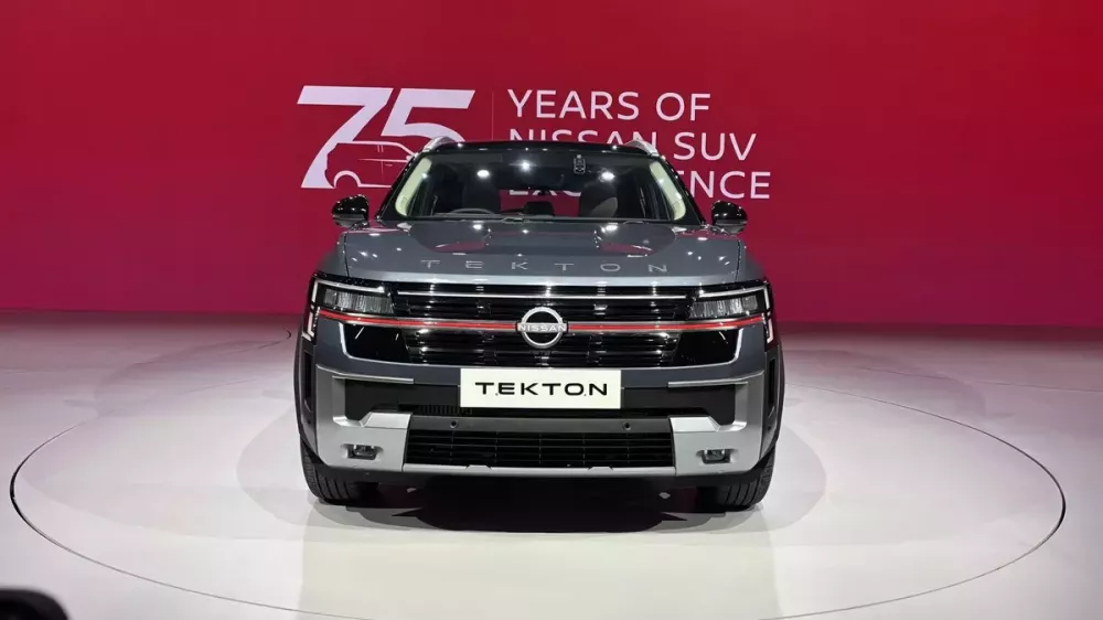 Nissan Tekton có 2 tùy chọn động cơ xăng Nissan Tekton có 2 tùy chọn động cơ xăng