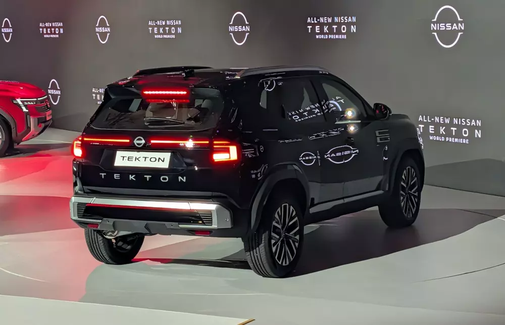 Nissan Tekton nhìn từ phía sau Nissan Tekton nhìn từ phía sau