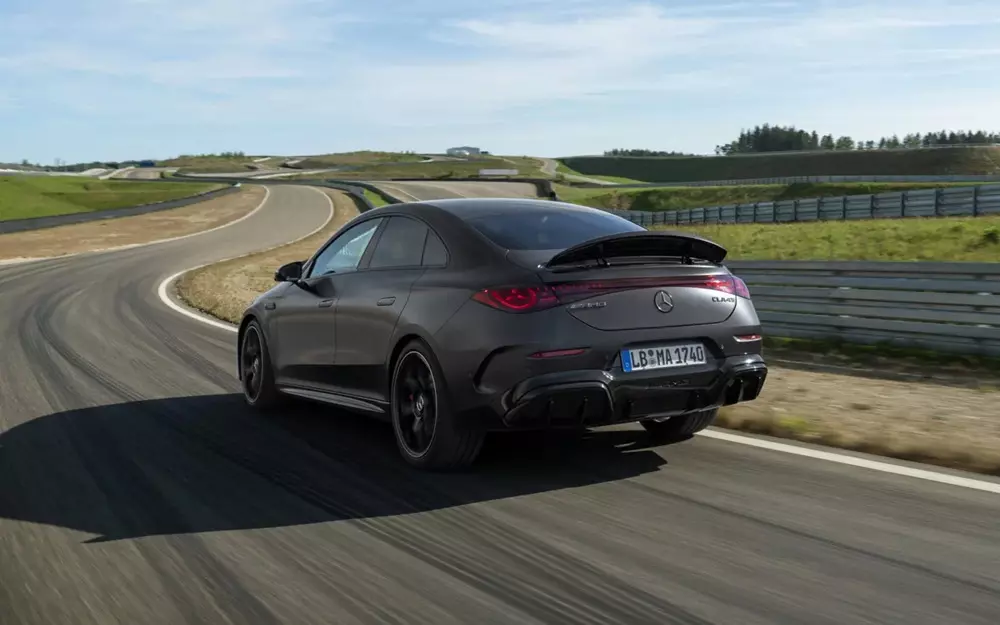 Mercedes-AMG CLA45 2027 được trang bị cánh gió chủ động phía sau Mercedes-AMG CLA45 2027 được trang bị cánh gió chủ động phía sau