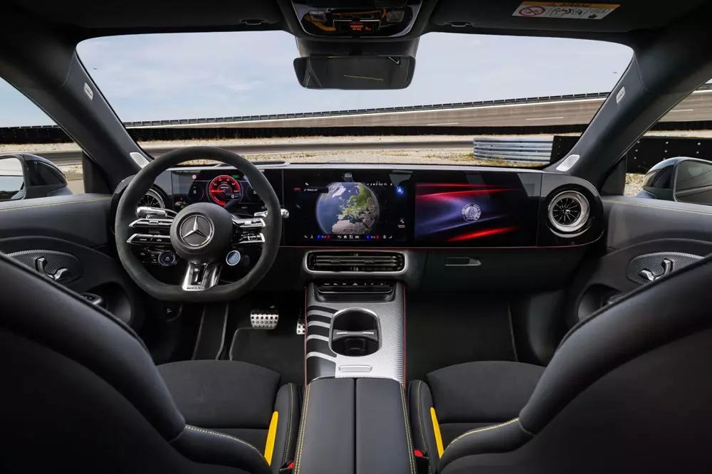 Khoang lái của Mercedes-AMG CLA45 2027 Khoang lái của Mercedes-AMG CLA45 2027