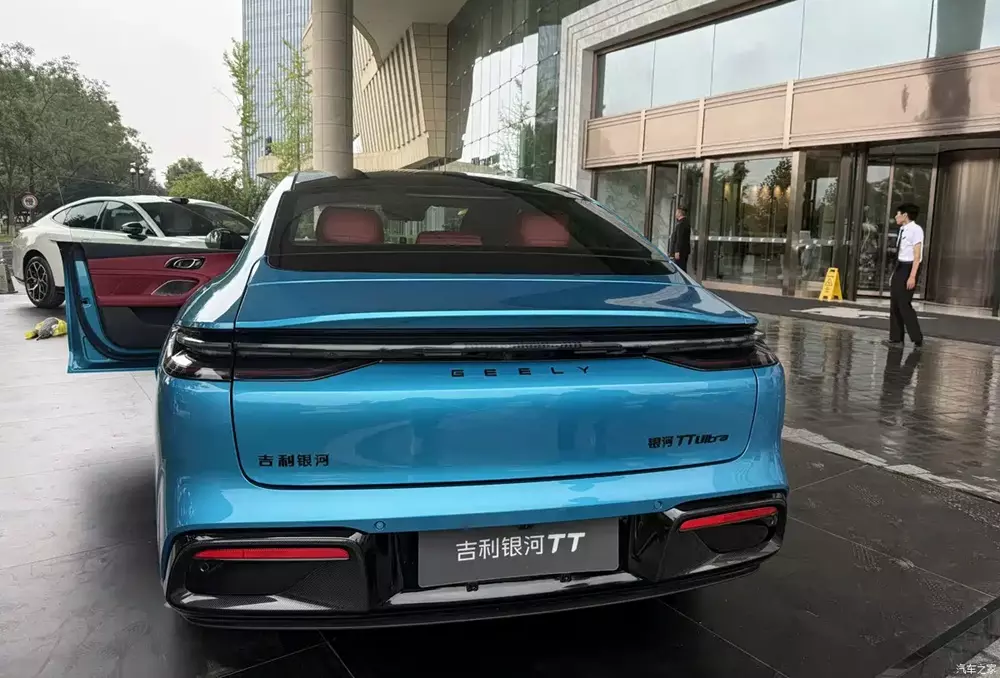 Geely Galaxy TT Ultra được trang bị hệ dẫn động 4 bánh Geely Galaxy TT Ultra được trang bị hệ dẫn động 4 bánh