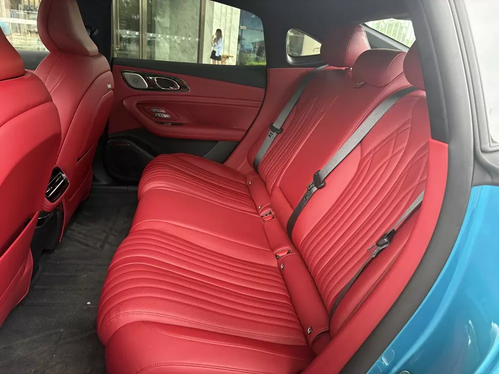 Hàng ghế sau rộng rãi của Geely Galaxy TT Ultra Hàng ghế sau rộng rãi của Geely Galaxy TT Ultra