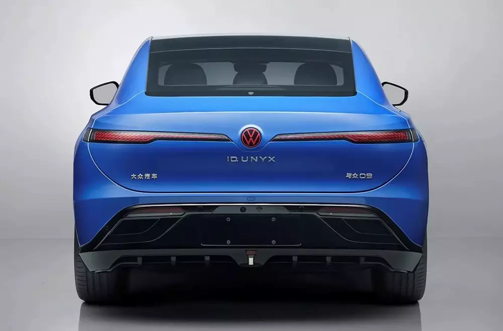 Phía sau Volkswagen ID. Unyx 09 xuất hiện logo màu đỏ