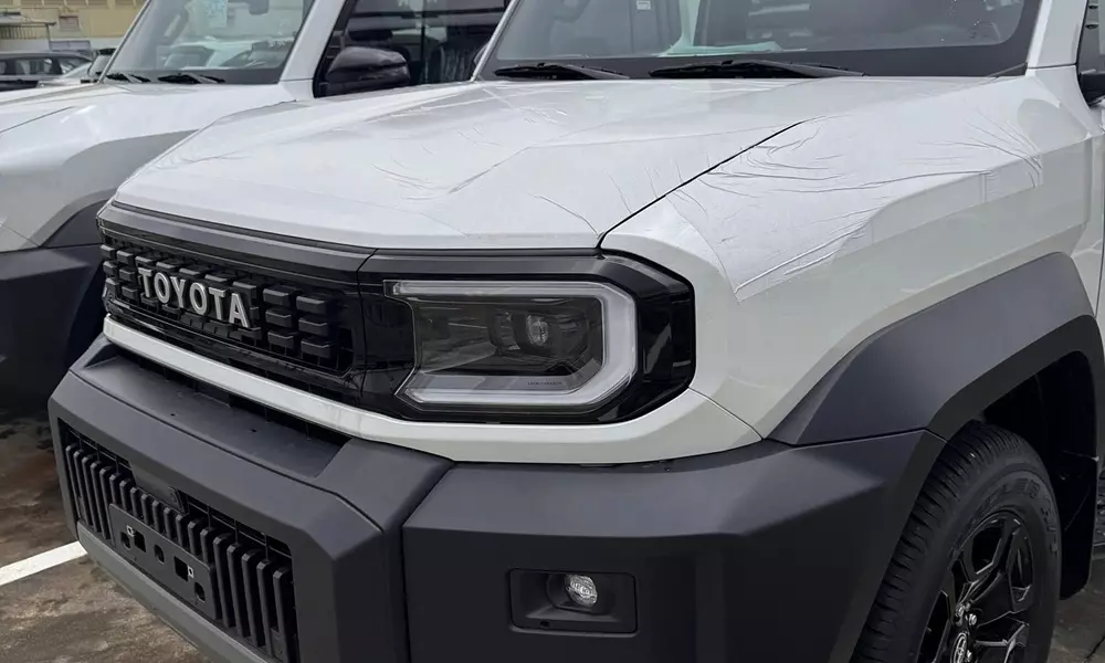 Toyota Land Cruiser FJ sở hữu đèn pha LED