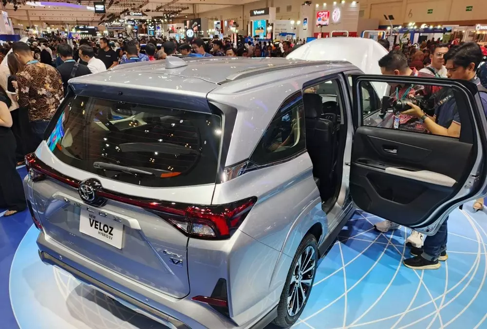 Toyota Veloz Hybrid không thay đổi về thiết kế tổng thể Toyota Veloz Hybrid không thay đổi về thiết kế tổng thể