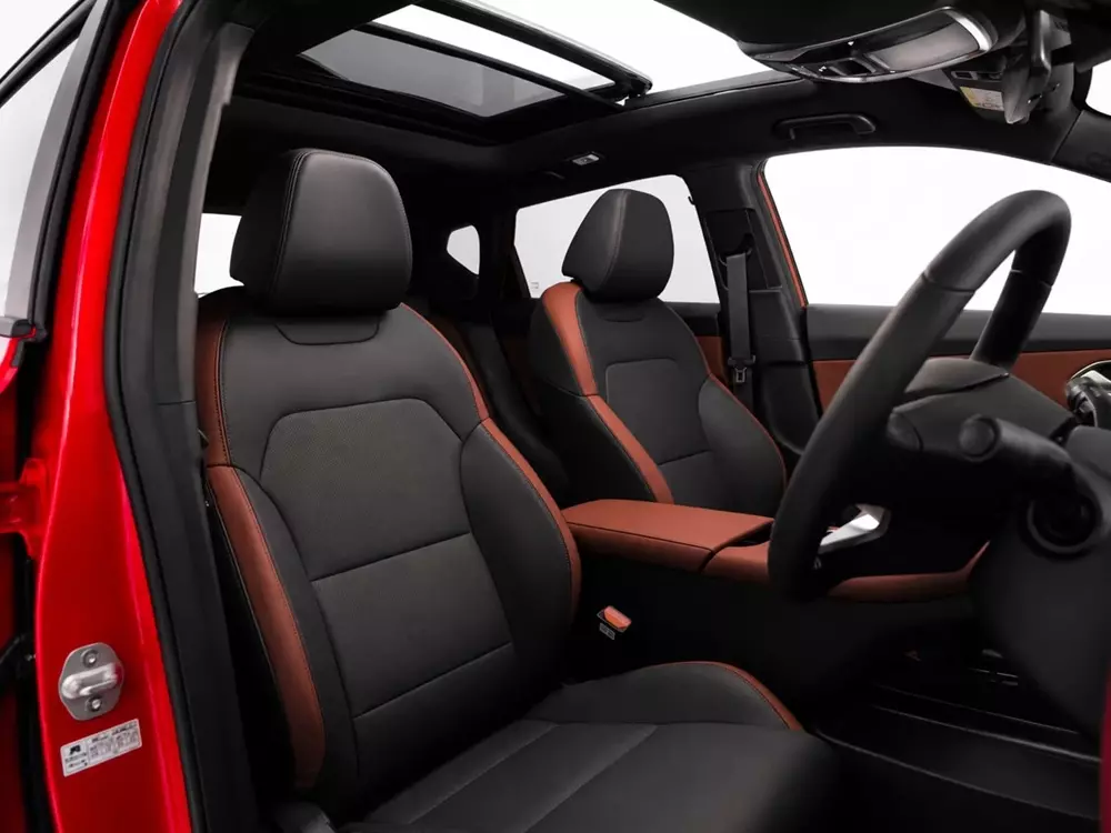 Geely Coolray 2026 được trang bị ghế màu đen - đỏ Geely Coolray 2026 được trang bị ghế màu đen - đỏ