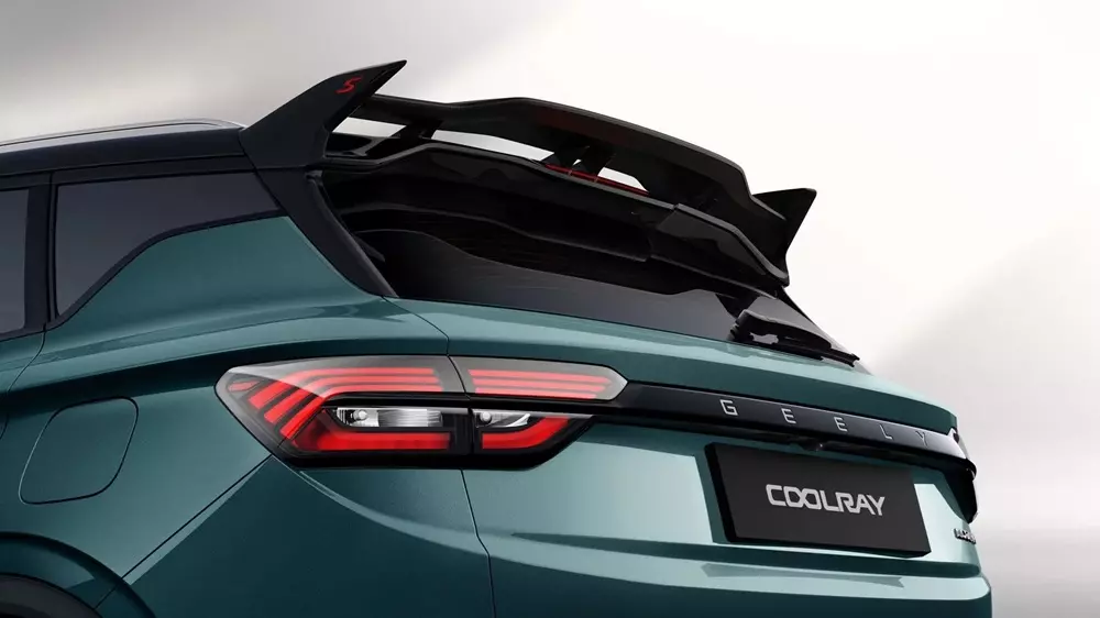 Geely Coolray 2026 được trang bị cánh gió mui cỡ lớn Geely Coolray 2026 được trang bị cánh gió mui cỡ lớn
