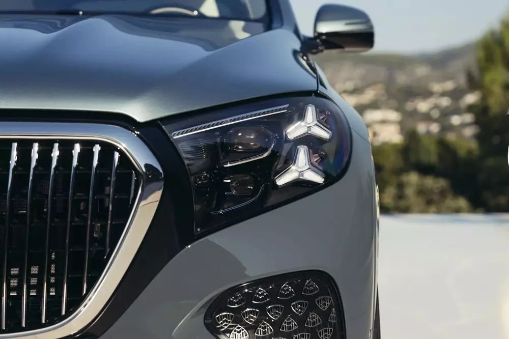 Cận cảnh cụm đèn pha của Mercedes-Maybach GLS 680 2027 Cận cảnh cụm đèn pha của Mercedes-Maybach GLS 680 2027