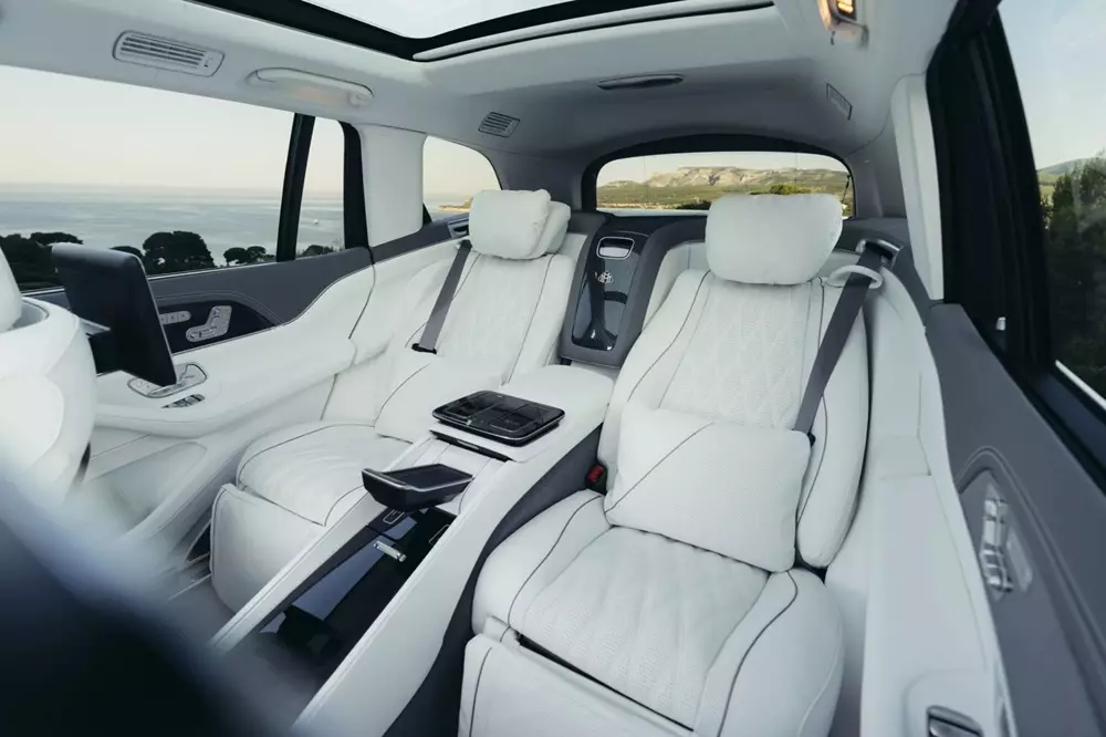 Hàng ghế sau dành cho ông chủ thực sự của Mercedes-Maybach GLS 680 2027 Hàng ghế sau dành cho ông chủ thực sự của Mercedes-Maybach GLS 680 2027