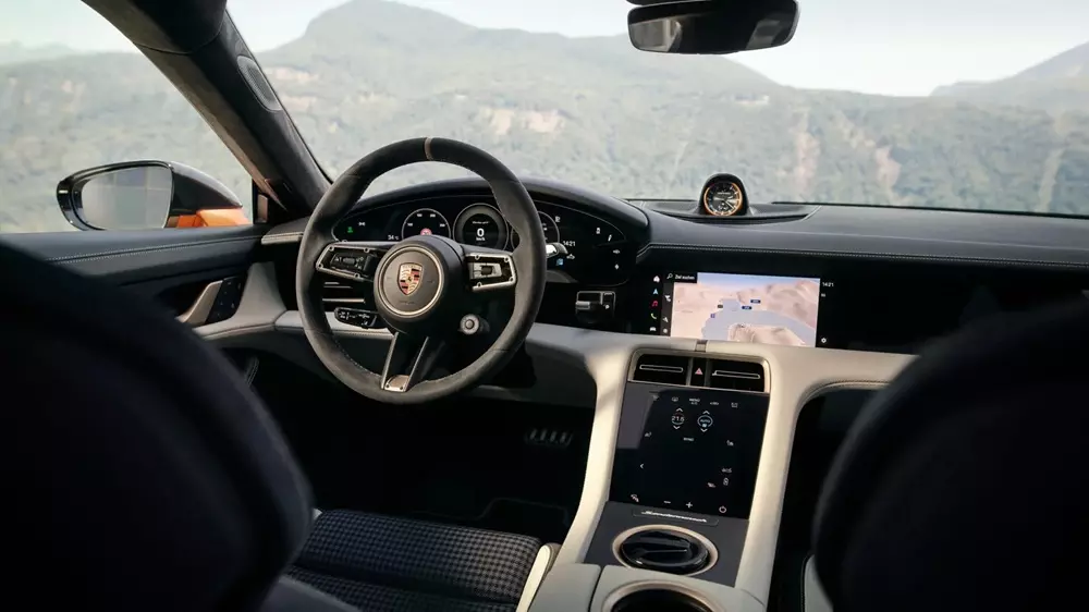 Vô lăng của chiếc Porsche Taycan có vạch chỉ 12 giờ Vô lăng của chiếc Porsche Taycan có vạch chỉ 12 giờ