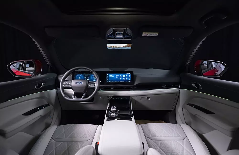 Nội thất của Ford Territory Platinum tiện nghi hơn các bản còn lại Nội thất của Ford Territory Platinum tiện nghi hơn các bản còn lại