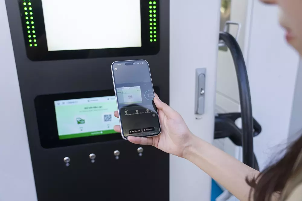 VETC Trạm sạc cho phép người dùng thực hiện toàn bộ hành trình tìm kiếm trạm sạc, dẫn đường, kích hoạt phiên sạc, thanh toán và nhận hóa đơn điện tử ngay trên ứng dụng VETC VETC Trạm sạc cho phép người dùng thực hiện toàn bộ hành trình tìm kiếm trạm sạc, dẫn đường, kích hoạt phiên sạc, thanh toán và nhận hóa đơn điện tử ngay trên ứng dụng VETC