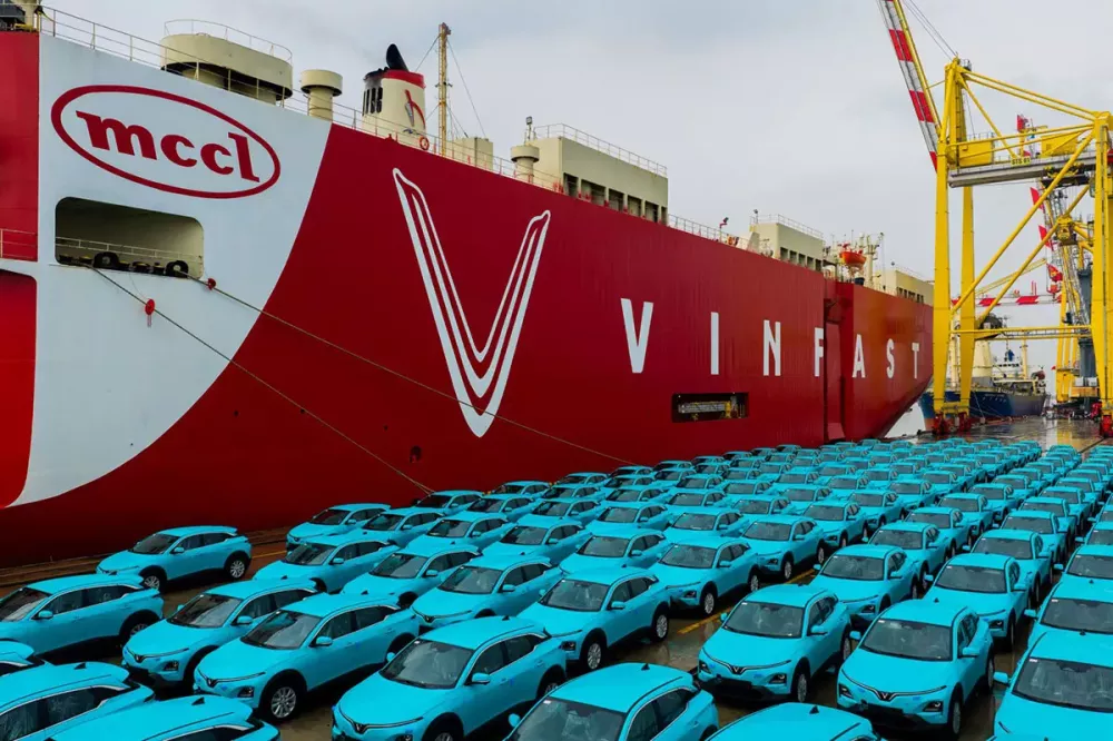 VinFast xuất khẩu 6.000 ô tô điện ra nước ngoài với 1.500 chiếc taxi VF 6 VinFast xuất khẩu 6.000 ô tô điện ra nước ngoài với 1.500 chiếc taxi VF 6