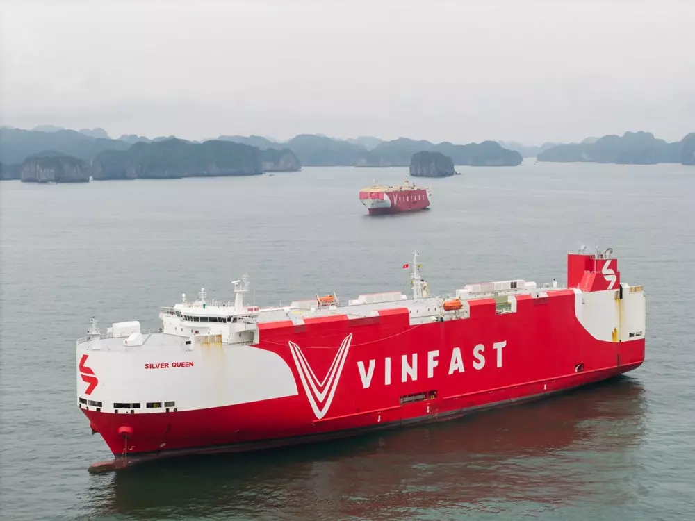 Tàu Silver Queen chở 3.500 chiếc ô tô VinFast sang Philippines và Indonesia Tàu Silver Queen chở 3.500 chiếc ô tô VinFast sang Philippines và Indonesia