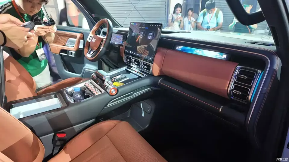 Khoang lái của Geely Galaxy Cruiser 700 Khoang lái của Geely Galaxy Cruiser 700