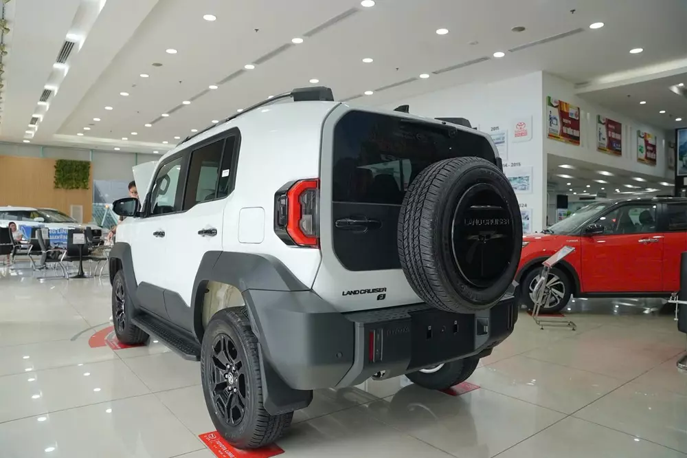 Toyota Land Cruiser FJ sở hữu thiết kế ngoại thất vuông vức và khỏe khoắn