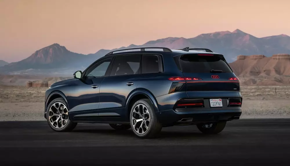 Audi Q9 2027 được trang bị cụm đèn hậu OLED hiện đại Audi Q9 2027 được trang bị cụm đèn hậu OLED hiện đại