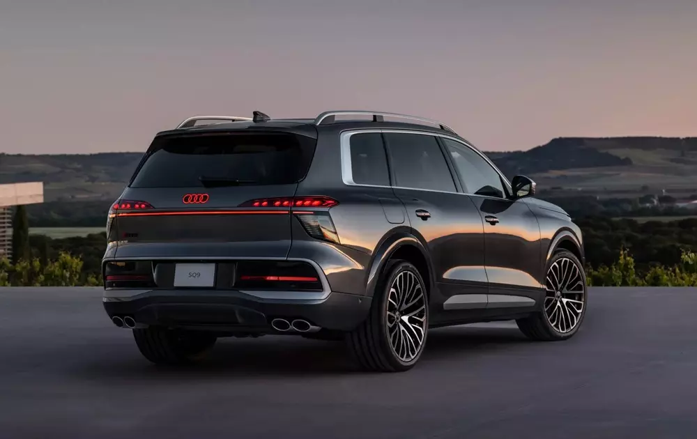 Audi SQ9 2027 dùng động cơ mạnh mẽ hơn bản thường Audi SQ9 2027 dùng động cơ mạnh mẽ hơn bản thường
