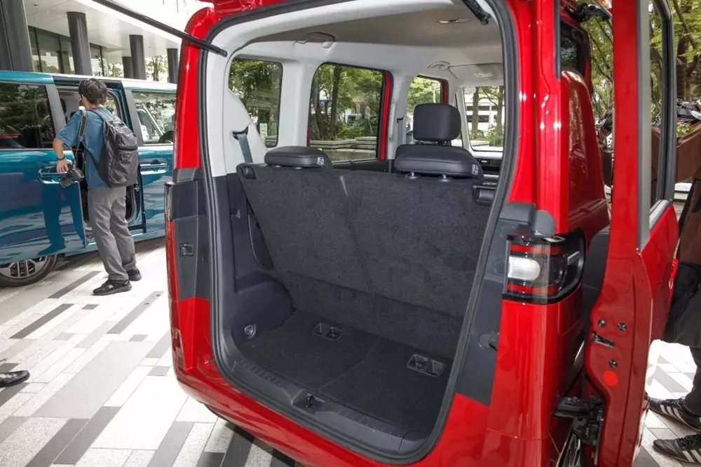 Khoang hành lý của BYD Racco khi không gập ghế Khoang hành lý của BYD Racco khi không gập ghế