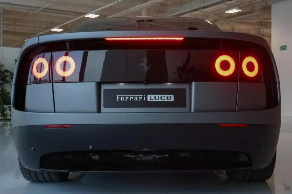 Luce gây tranh cãi nhưng vẫn bán tốt nhờ khả năng xác định nhóm khách hàng mục tiêu của Ferrari Luce gây tranh cãi nhưng vẫn bán tốt nhờ khả năng xác định nhóm khách hàng mục tiêu của Ferrari