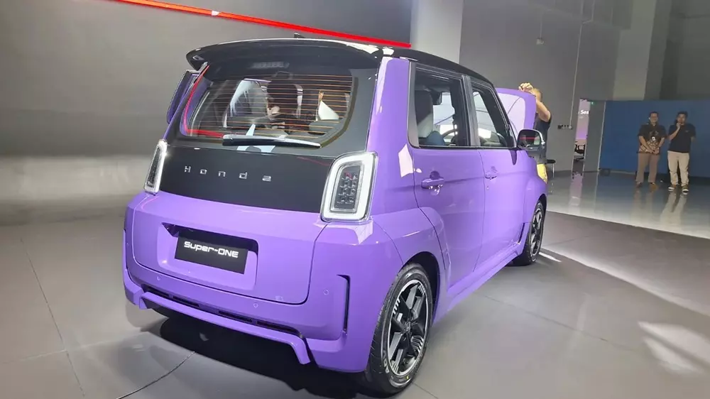 Honda Super-One sở hữu màu sơn tím ấn tượng Honda Super-One sở hữu màu sơn tím ấn tượng