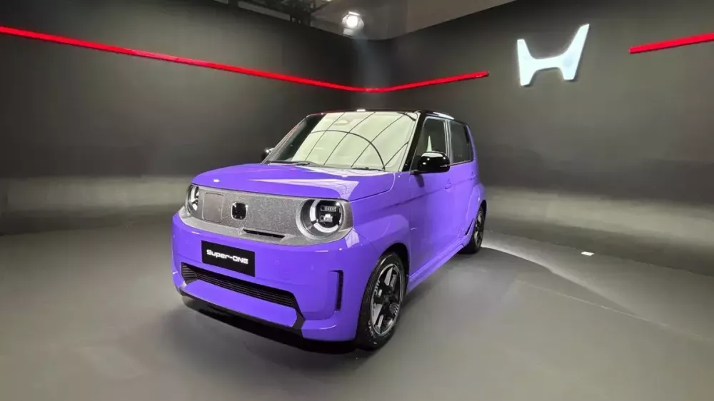 Honda Super-One là mẫu xe nhỏ gọn nhưng dùng mâm 15 inch khá lớn Honda Super-One là mẫu xe nhỏ gọn nhưng dùng mâm 15 inch khá lớn