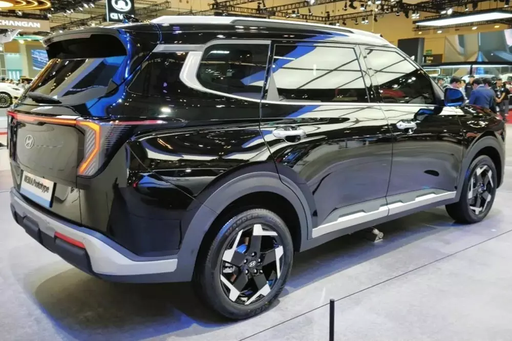 Đèn hậu của Hyundai Neira giữ nguyên thiết kế như Kia Carens Clavis EV Đèn hậu của Hyundai Neira giữ nguyên thiết kế như Kia Carens Clavis EV
