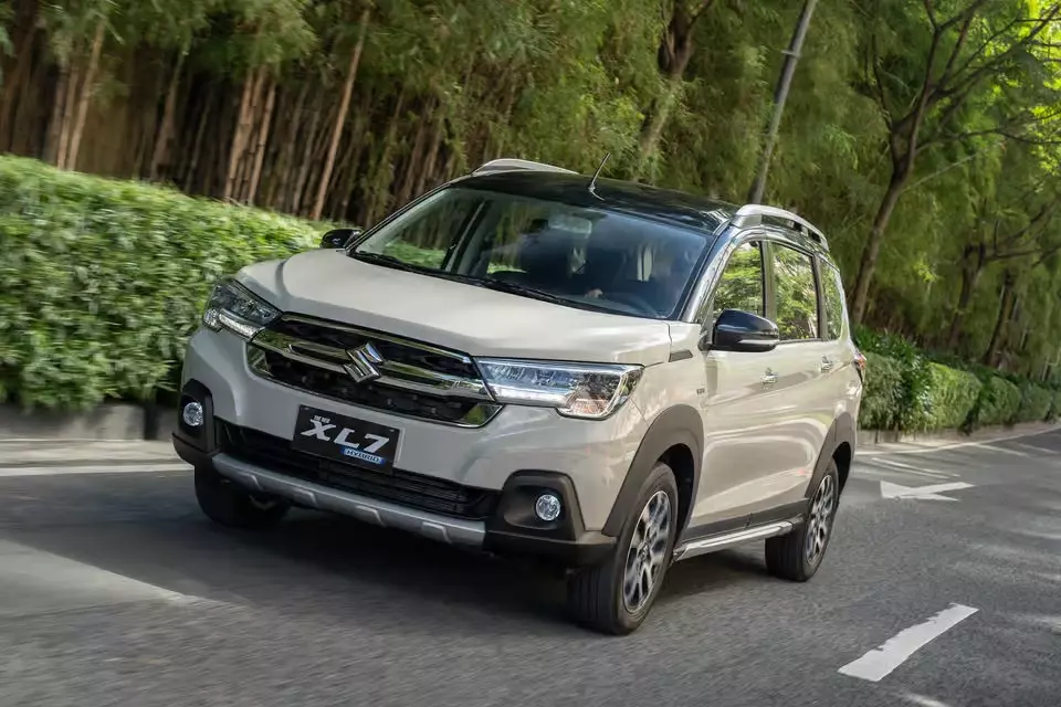 Suzuki XL7
