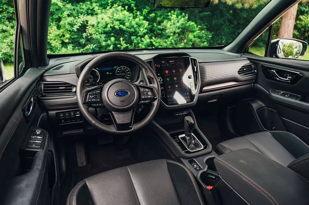 Nội thất của Subaru Forester Hybrid hứa hẹn đầy đủ tiện nghi
