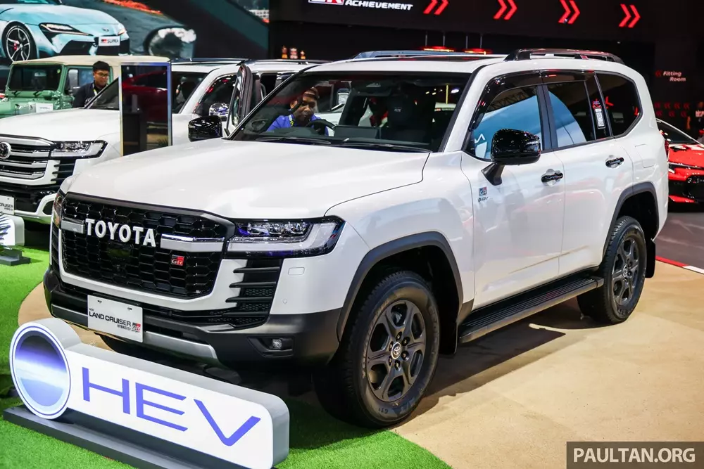 Toyota Land Cruiser Hybrid 2026 có nhiều tính năng an toàn chủ động