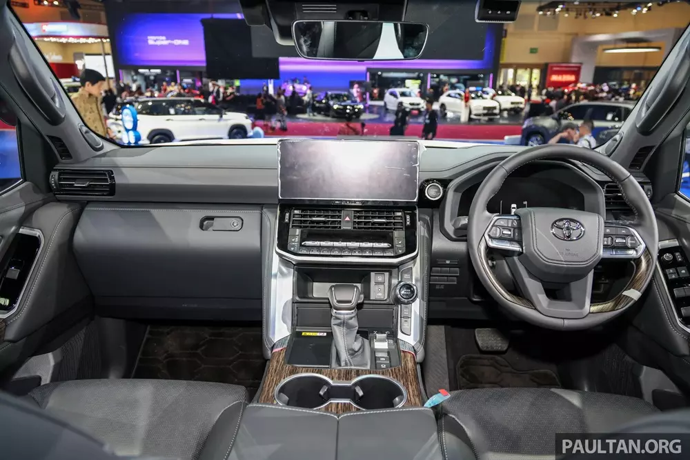 Nội thất của Toyota Land Cruiser Hybrid 2026 phiên bản VX-R