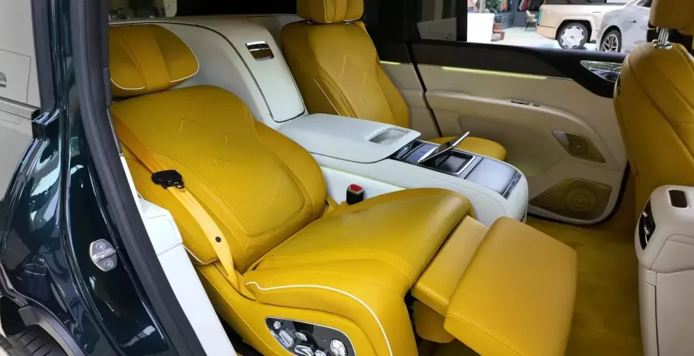 Ghế sau của BYD Yangwang U8L 4 chỗ có tính năng không trọng lực và đi kèm bệ đỡ bắp chân Ghế sau của BYD Yangwang U8L 4 chỗ có tính năng không trọng lực và đi kèm bệ đỡ bắp chân