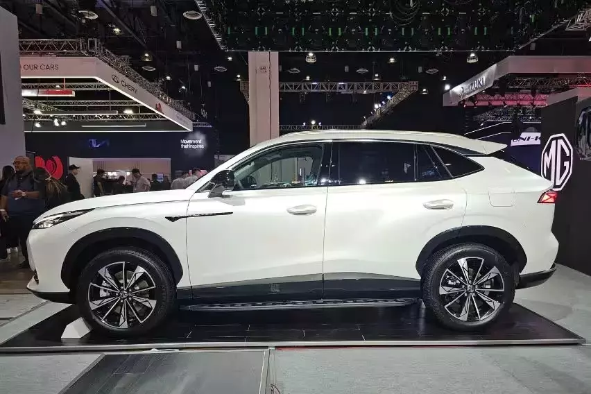 MG HS PHEV 2027 dùng mâm phối 2 màu MG HS PHEV 2027 dùng mâm phối 2 màu